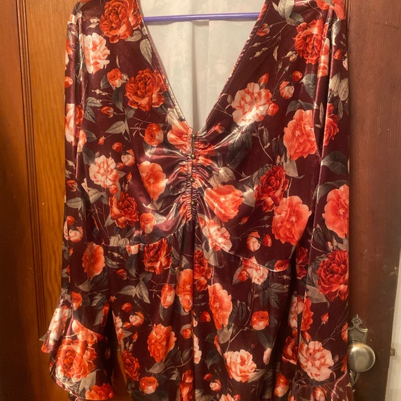 Suzanne Betro-Bell Sleeves, Velvet top, size XL - Picture 10 of 13